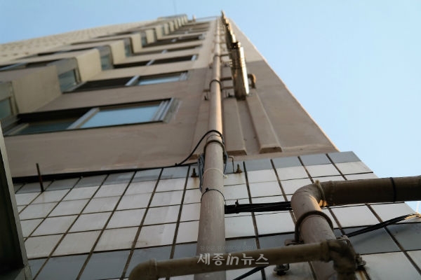22층까지 올라가는 절도범, 고층아파트 경보