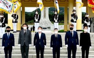 [포토] 77회 광복절, 순국선열 참배하는 대전 서철모 서구청장